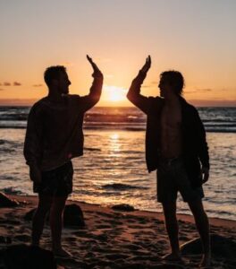 God energi med high five
