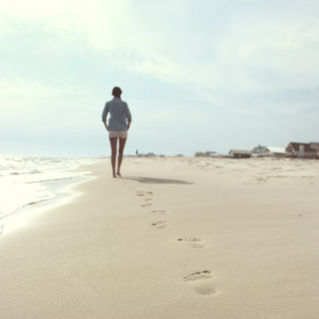 Kvinde strand fodspor retning